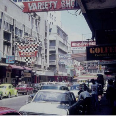 Wohnhäuser am Chao Phraya